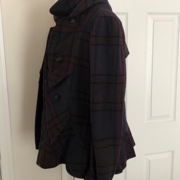BCBG MaxAzria Stylish Plaid Coat - Size M - Picture 4 of 13